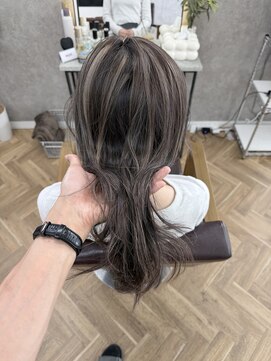 イッキ(IKKI) グレージュハイライトブリーチダブルカラー