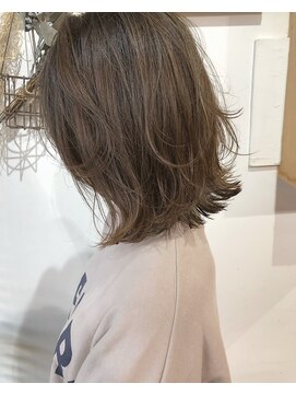 シュプール(SPUR) ブリーチなしカラーミディアムヘア外ハネボブフェイスレイヤー