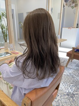 ジジ チーク 栃木(Gigi cheek) ・イルミナカラーでつくるベージュカラー