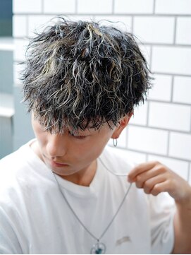 クオル 立川(QOL) ハイライトパーマ/メンズカット/波巻きパーマ/メンズハイライト