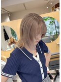 ミルクティーアッシュグレージュミディアムレイヤーウルフ30代