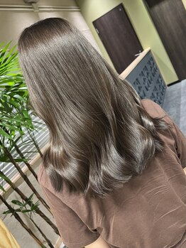 ジンカ(JINKA)の写真/白髪を活かしたオシャレが素敵♪自然なカラーや質感・ツヤ感は是非【JINKA】にお任せください♪