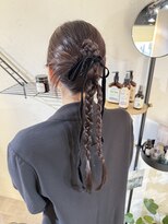 エクリュ(e'cru)&nbsp;ベロアリボン×タイト三つ編みアレンジ