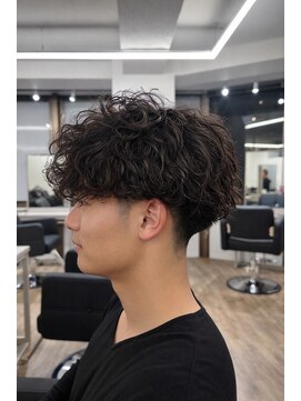 アイトーキョープラスシー 横浜(AI TOKYO+Sea) MEN’S横浜/ラウンドマッシュ/シャドウパーマ/高島町