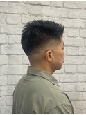 〈理容室〉黒髪短髪スーツハイスキンフェードショート