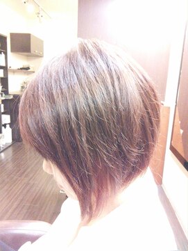 ヘアメイク ビス(Hair Make Bis.) 前下がりのショートボブ