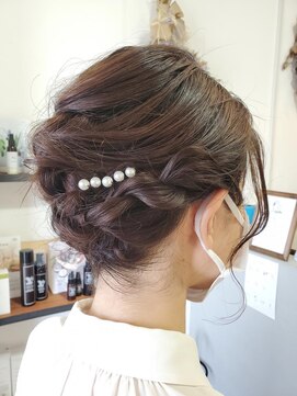 ロウスリー(Lowsly) シニヨンアップ