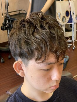 休日はもちろん仕事帰りのビジネスマンも通える【DISPATCH HAIR】ON/OFFキマル大人かっこいいスタイルに。