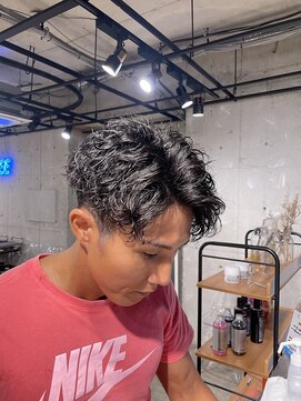 スリー 横浜(THREE) 【GEN】指名　波巻きスパイラル/短め波巻き/メンズカット