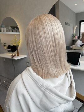 アルム(ALLe'ME) ホワイトブロンド