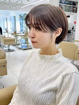 アンド ストーリーズ(&STORIES)&nbsp;前髪あり耳掛け丸みくびれショートボブ20代30代40代50代（蘭）