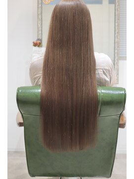 エズ(Eze) ブリーチオンカラーで透明感ベージュ