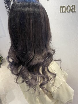 ラビスモア(Lovis moa) 似合わせカット／フェミニンロング／メルティーカラー