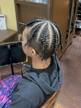 バグジー 八幡(BAGZY) コーンロウ