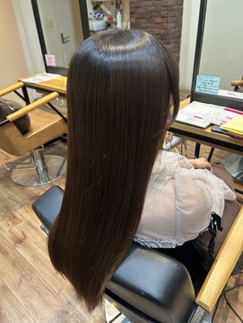  触った瞬間に驚くほど柔らかく、自然なストレート