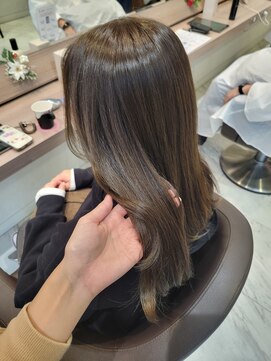 明るめオリーブベージュ