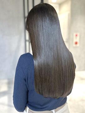 エリマバイフィフス 調布(elima by fifth) ツヤ感たっぷりワンカラーのロングレイヤー