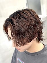 伸ばしかけの髪もおしゃれに！色気と存在感を醸し出す【ウルフ×パーマ】[広島駅/men's/メンズカット]