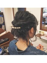 ガーネット(Garnet) ねじりパールピンアレンジ