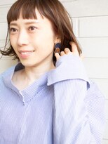 ノイン(noine)&nbsp;抜き襟でシルエットからこなれて。エッジショート