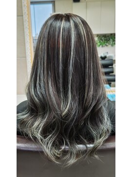 レイ(REY) ハイライトカラーでよりオシャレに!