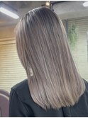 レイヤーボブハイライトブリーチレイヤーハイトーングレージュ