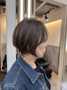 エレ 博多(ere) ショートボブ/レイヤーカット白髪ぼかし博多