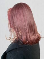 ティアトロアンドリミテバイティアトロ(teatro&limite by teatro)&nbsp;ダブルカラー ピンクベージュ 外ハネミディ トリートメント