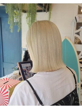 コスメポット(Cosmepot) ブリーチハイライトカラーミルクティーベージュレイヤーカット