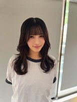 フィーカ(fiica) ゆる巻きくびれミディアム　フェイスレイヤー