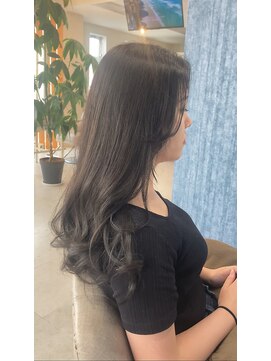 ピーシーズ(Pieces) 透明感溢れるグレージュスタイル