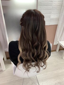 ホワイト 東京新宿店(White) 編み込みハーフツイン！