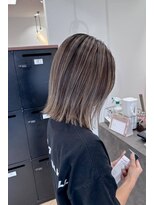 ユニ バイ マグ 長野店(Uni.by Mag) コントラストバレイヤージュグレージュ切りっぱなしボブ