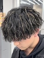 オーバル ジングウマエ(OVARL jingumae) 縦落ちツイストスパイラルハイライトパーマ