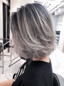 ノク(nok) バレイヤージュコントラストグレー_暗めカラーグランマッシュ