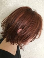 トレヴァーデルチザン(TREVOR DE'RTISAN) ふんわり外ハネスタイル×ピンクベージュ