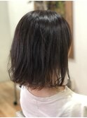 インナーカラー×切りっぱなしボブ/くすみベージュ