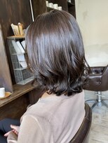 インス(ensue)&nbsp;京都 外ハネくびれミディ 艶カラー くすみベージュ ベージュ中島