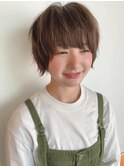 大人かわいいハイライトカラーベージュマッシュショートボブ