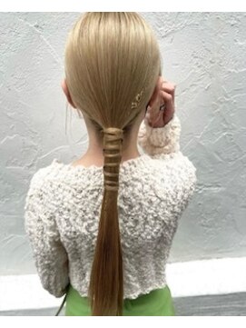 アイユー(ii+U) ローポニーテール　タイトアレンジ　上品　ヘアセット