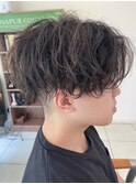 センターパートと緩いツイスパ