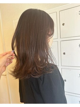 レノ(RENO) ミディアムヘアにちょこっとレイヤーを！