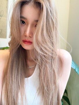 ノラ ウメダ(NORA UMEDA) ダブルカラーブロンドミルクティーベージュレイヤーカット