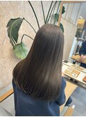 オリーブベージュ