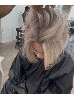 リファイン バイ アフィナー 本厚木店(Refine by Afinar) 外国人風ホワイトベージュ
