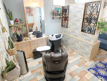 ヘアー ガーデン アンジュ(hair garden Ange)の写真/【７月リニューアルオープン】半個室空間とマンツーマン◎周りを気にせず髪や頭皮の悩みを相談できます。