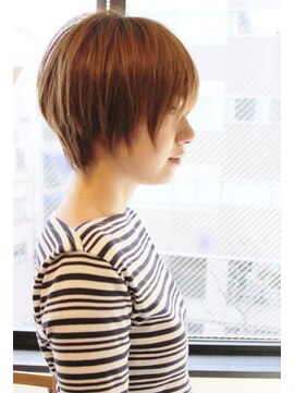 レウナ 外苑前(Reuna) 20代30代40代大人可愛いマッシュショート　黒髪グレー