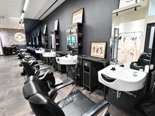 フランクスバーバーリベラルド 横浜(FRANK'S BARBER LIBERALD)の雰囲気（横浜駅西口徒歩5分CeeUYokohama側面9F直通エレベーターあり）