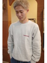 エディ(Edy)&nbsp;スパイキーショート刈り上げ抜きっぱなしブロンド眉毛カット