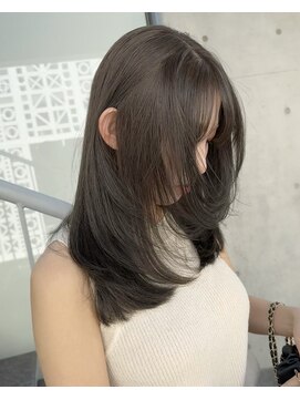 ヒュエ 表参道(Hue) レイヤーカット/オリーブカラー._.